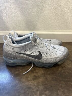 Nike Flyknit VaporMax Sneakers - Light Gray/Black